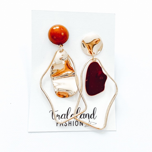 > NEW < Boutique Asymmetrical Geometric Modern Multi-color Dangle Earrings - Picture 2 of 7